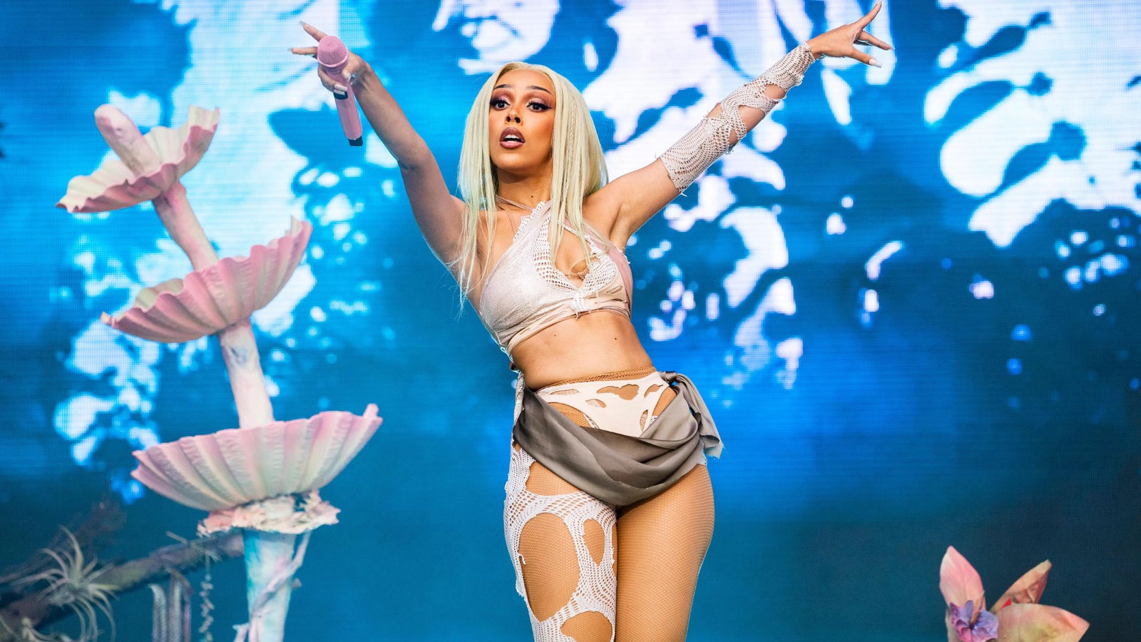 Doja Cat Jewelry: What Type Of Jewelry Does Doja Cat Wear?