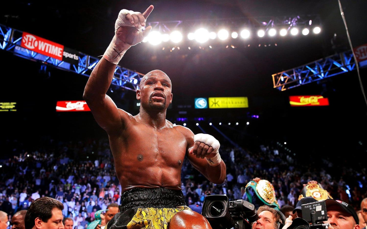 Floyd Mayweather Shows Off His Crazy Jewelry Collection