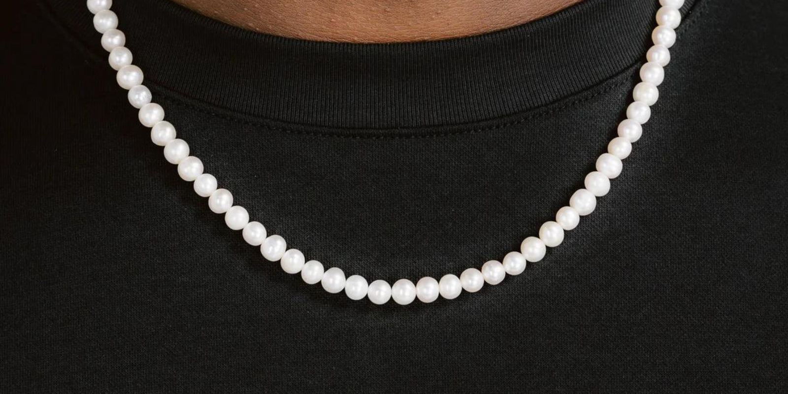 Freshwater Pearl vs Saltwater Pearl: What’s The Difference?