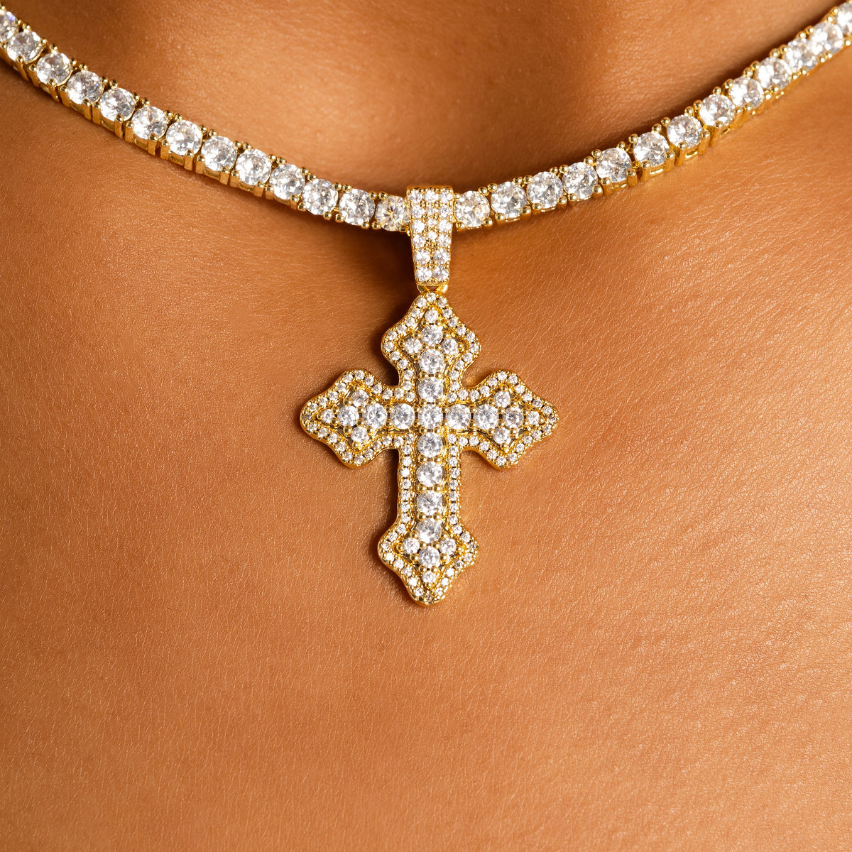 Cluster Micro Cross Pendant Gold