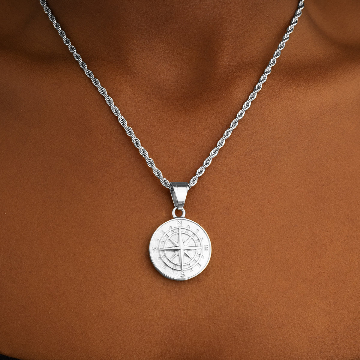 Compass Pendant White Gold