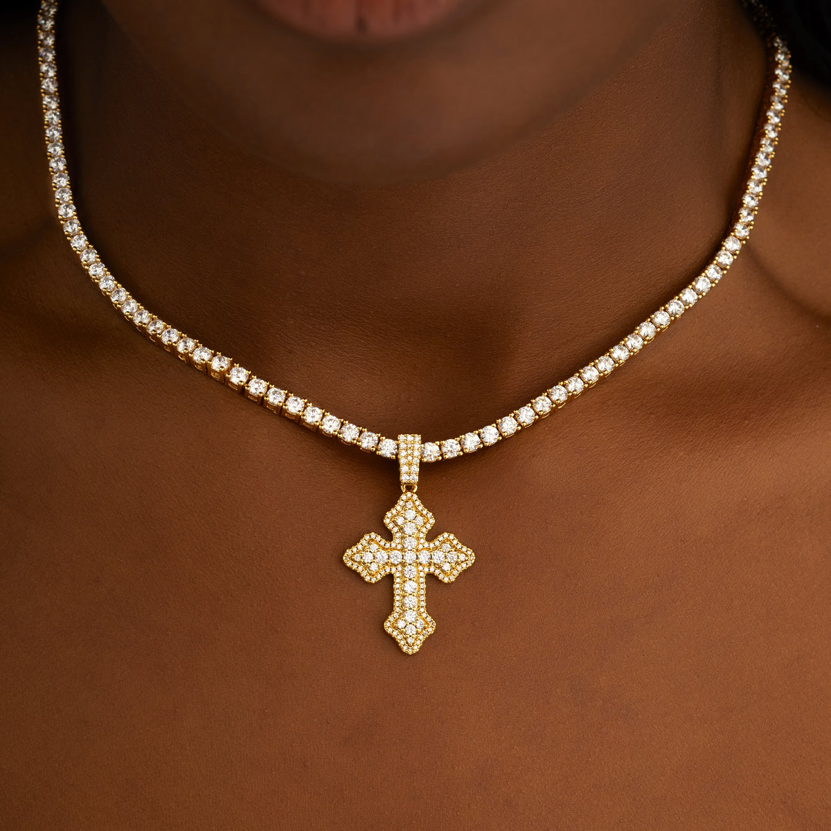 Clustered Micro Cross Pendant 18k Gold