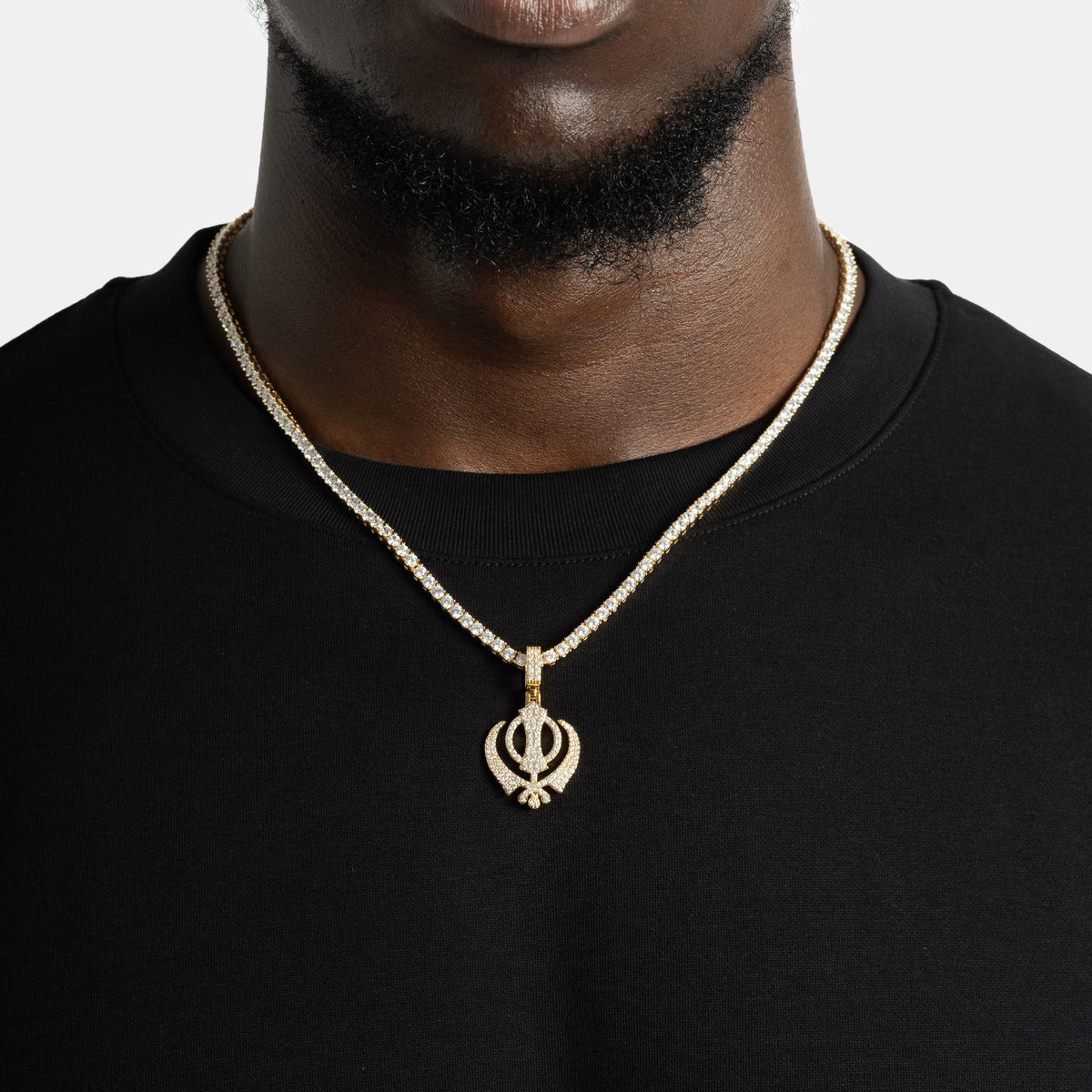 Khanda Pendant 18k Gold Moissanite