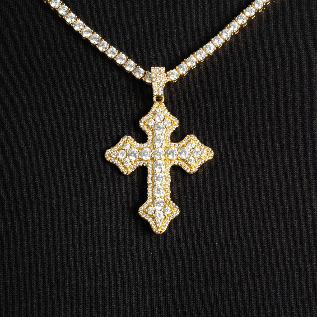 Clustered Cross Pendant 18k Gold S925 Moissanite