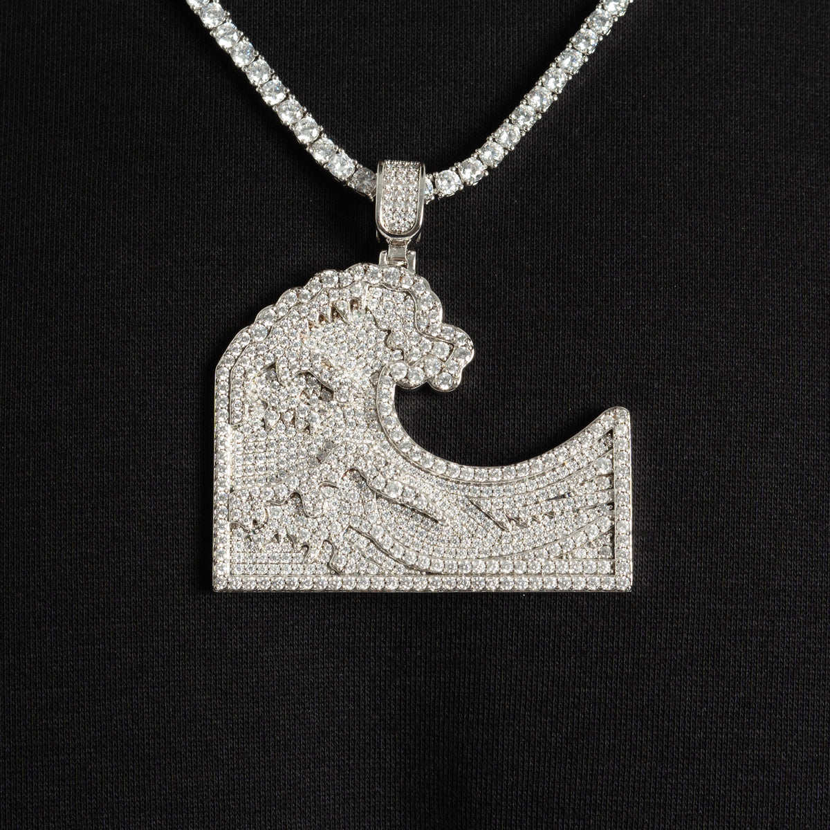 Wave Pendant White Gold