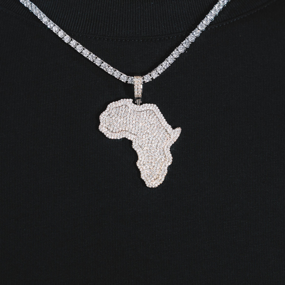 Africa Pendant White Gold