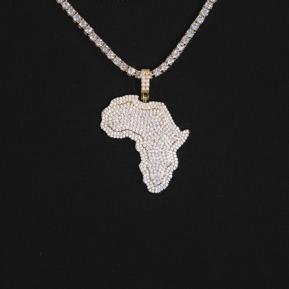 Africa Pendant 18k Gold