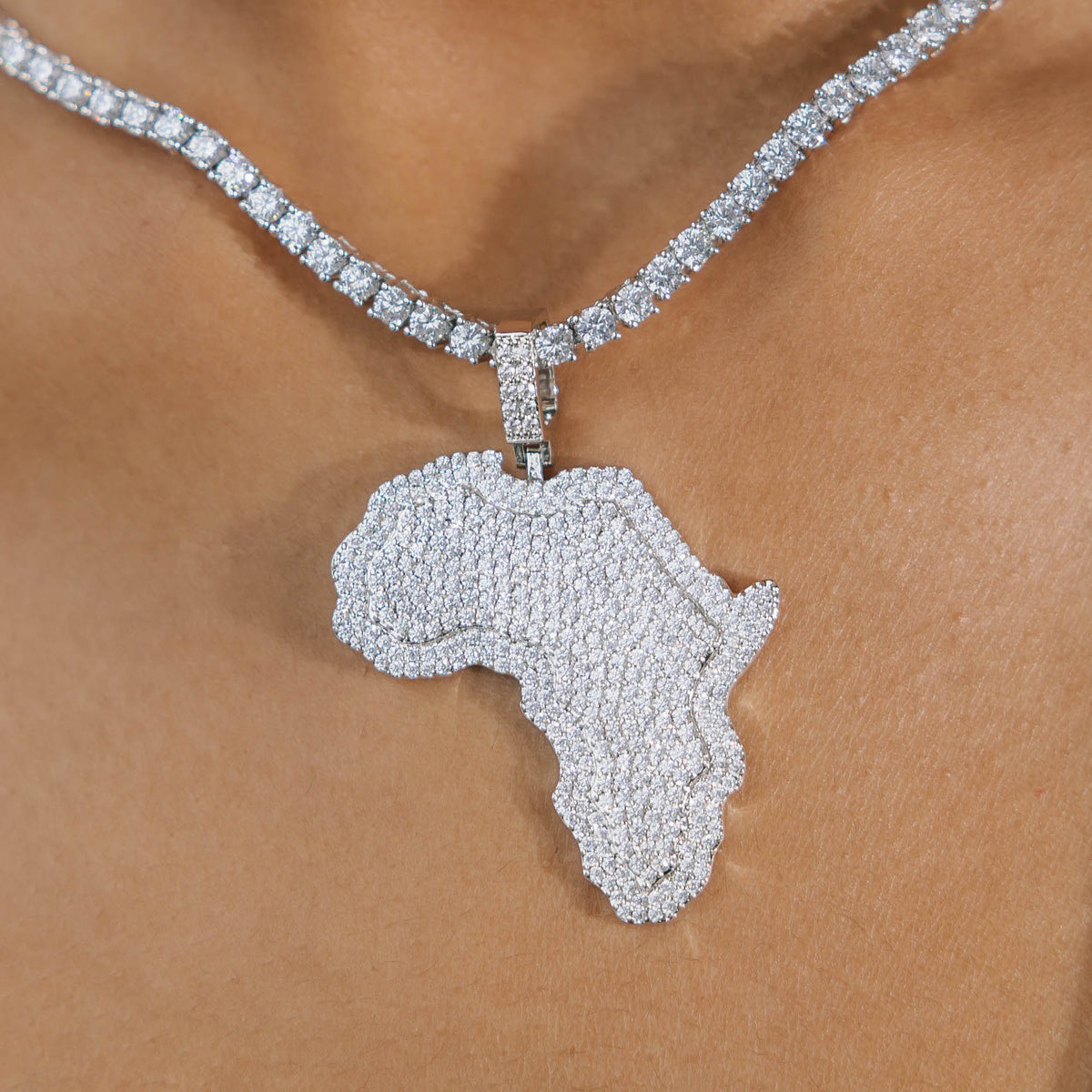 Africa Pendant White Gold