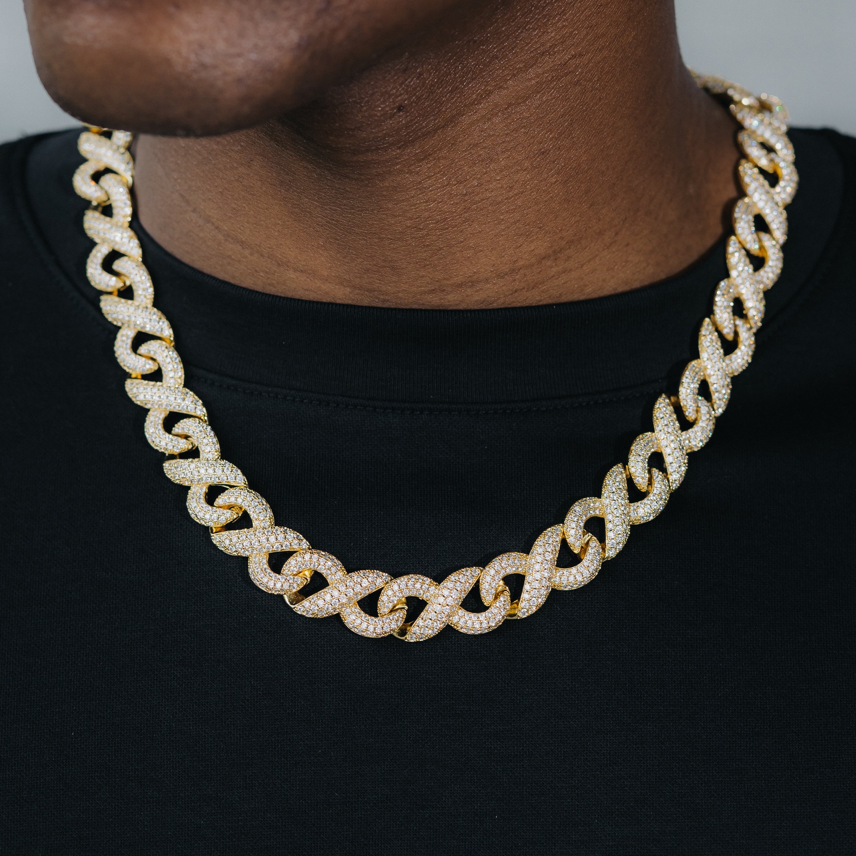 18k gold store chain with diamonds