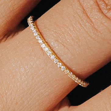 Thin Essential Ring 18k Gold