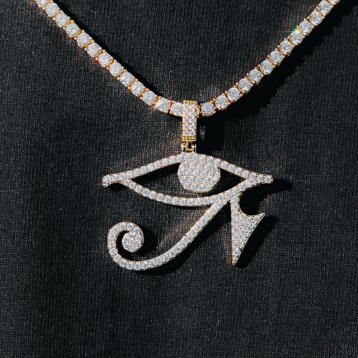 Eye of Horus Pendant 18k Gold